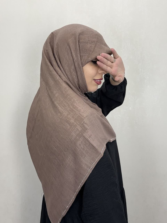 روسری وال اسلپ پتینه دورنگین و منگوله دار با رنگ موکا