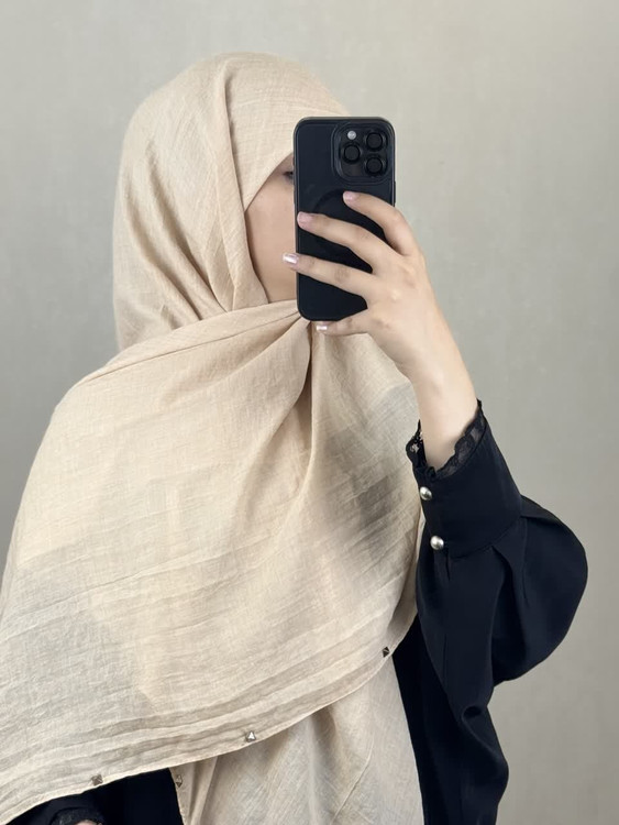 روسری نخی سنگشور و دور پانچی رنگ کرم روشن