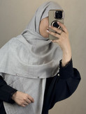 روسری نخی سنگشور و دور پانچی رنگ طوسی روشن