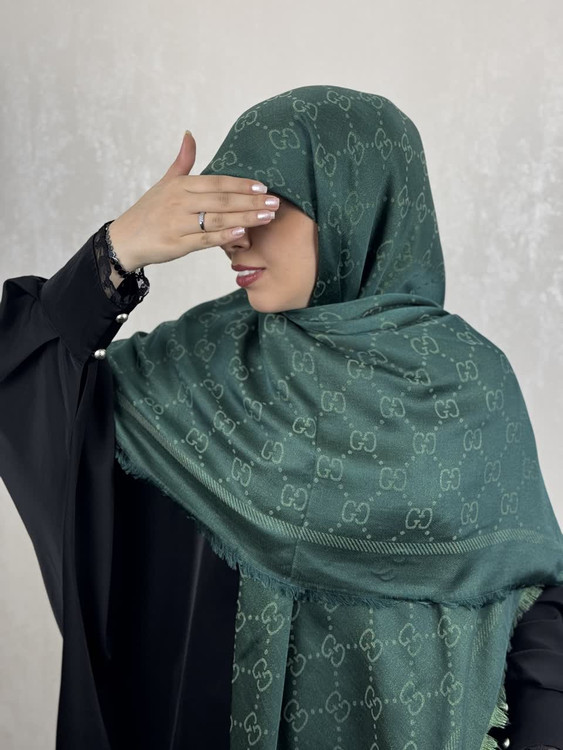 روسری لمه گوچی وارداتی دوریش و شاینی رنگ سبز زمردی