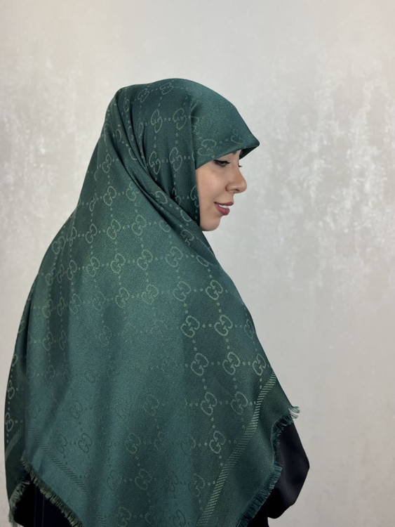 روسری لمه گوچی وارداتی دوریش و شاینی رنگ سبز زمردی