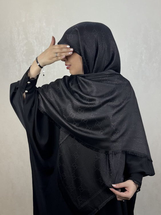 روسری لمه گوچی وارداتی دوریش و شاینی رنگ مشکی
