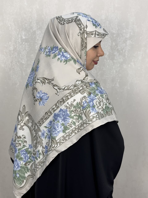روسری ابریشم ژاکارددور دست دوز وارداتی طرح گل رنگ طوسی با گل های آبی
