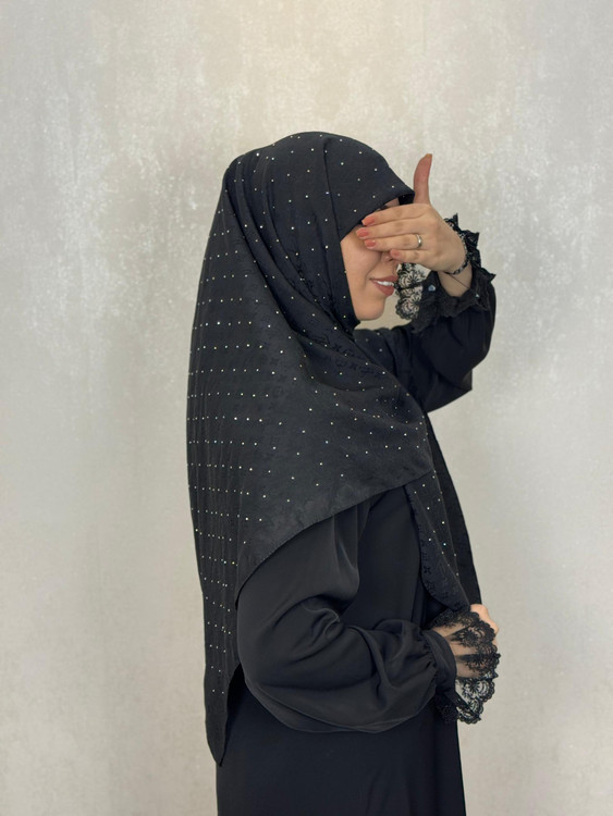 روسری کشمیر LV نگین دار رنگ مشکی با نگین های نقره ای