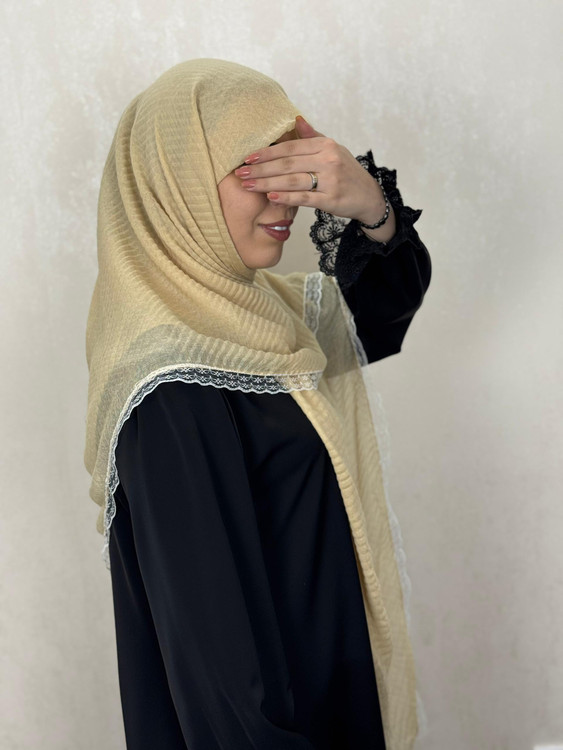 روسری پیلیسه دور دانتل رنگ کرم روشن