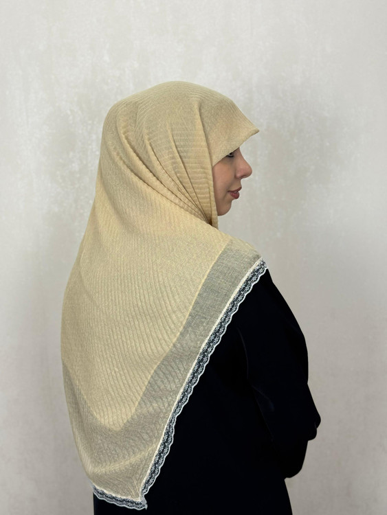 روسری پیلیسه دور دانتل رنگ کرم روشن