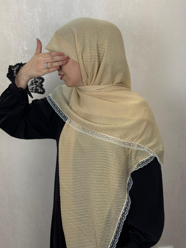 روسری پیلیسه دور دانتل  رنگ کرم روشن