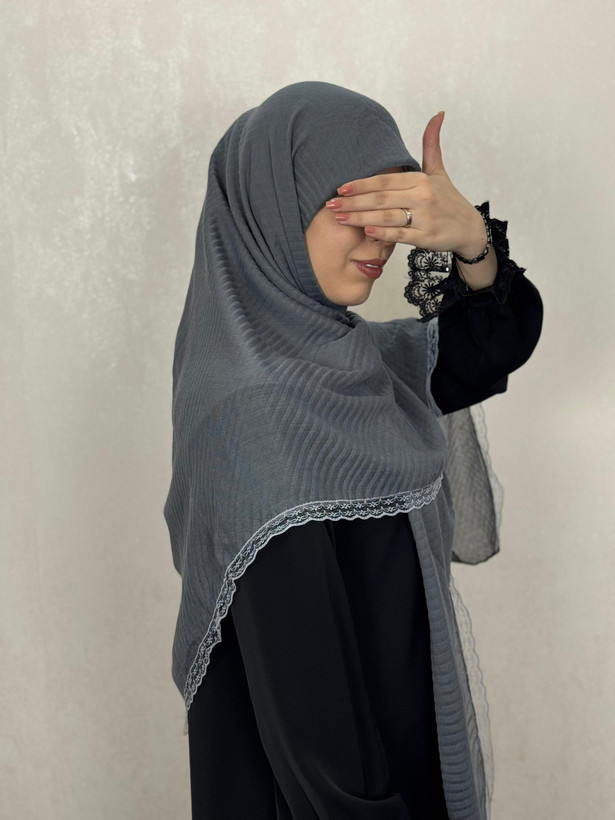 روسری پیلیسه دور دانتل رنگ طوسی تیره
