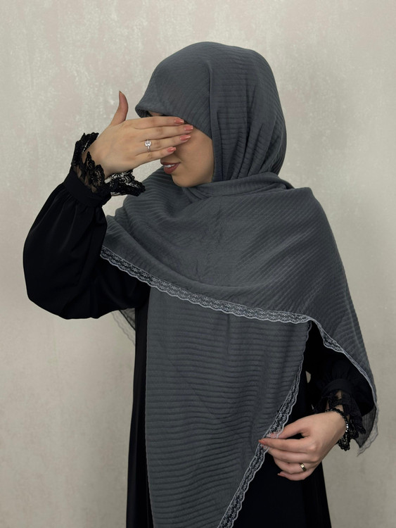 روسری پیلیسه دور دانتل رنگ طوسی تیره