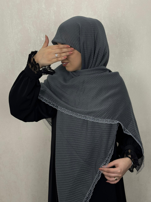 روسری پیلیسه دور دانتل رنگ طوسی تیره