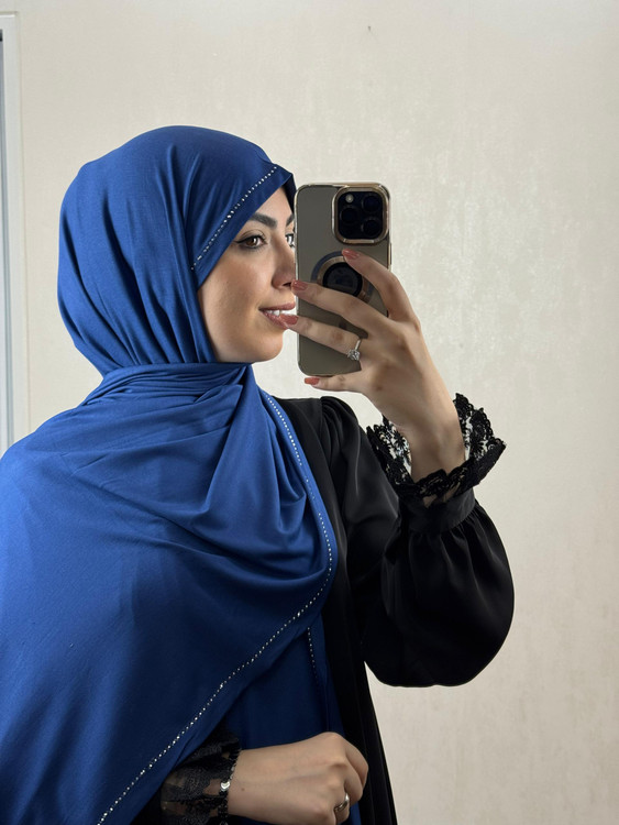 شال کشی نگین دار جنس ویسکوز درجه یک رنگ آبی کاربنی