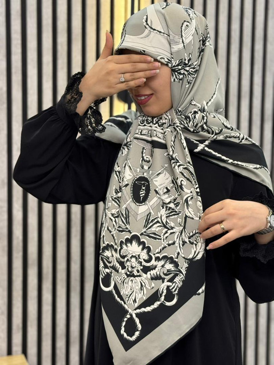 روسری ابریشم توییل وارداتی طرح تاج و زنجیر رنگ