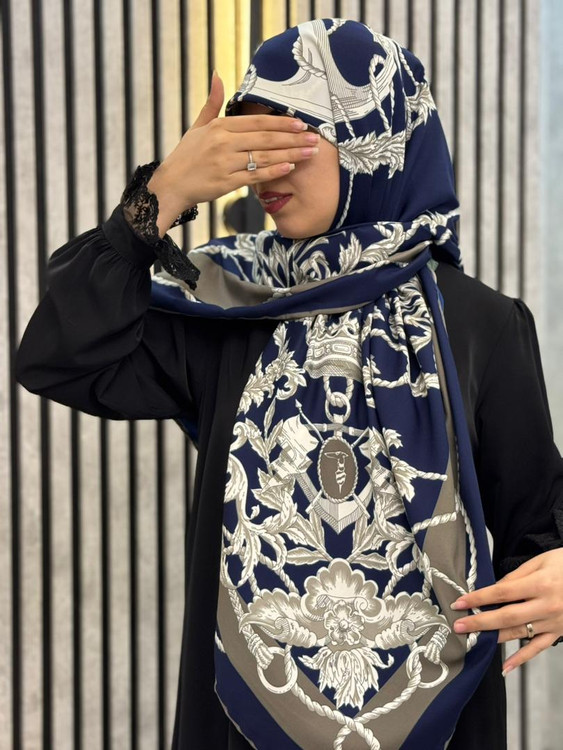 روسری ابریشم توییل وارداتی طرح تاج و زنجیر رنگ سورمه ای