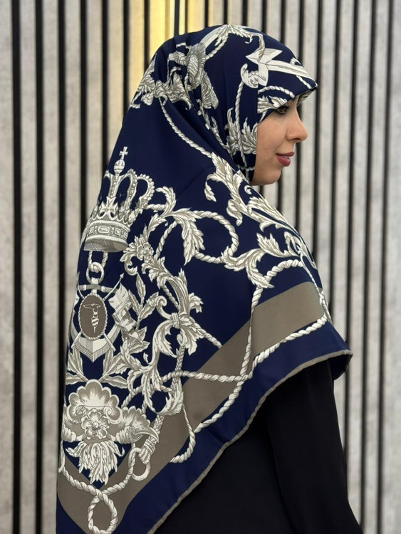 روسری ابریشم توییل وارداتی طرح تاج و زنجیر رنگ سورمه ای