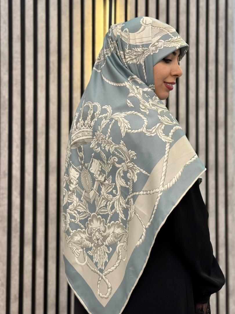 روسری ابریشم توییل وارداتی طرح تاج و زنجیر رنگ آبی