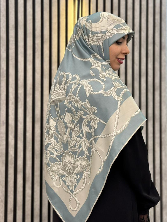 روسری ابریشم توییل وارداتی طرح تاج و زنجیر رنگ آبی