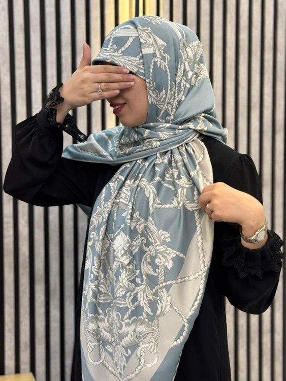 روسری ابریشم توییل وارداتی طرح تاج و زنجیر رنگ آبی