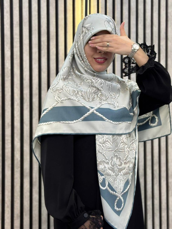 روسری ابریشم توییل وارداتی طرح تاج و زنجیر رنگ طوسی کد 002