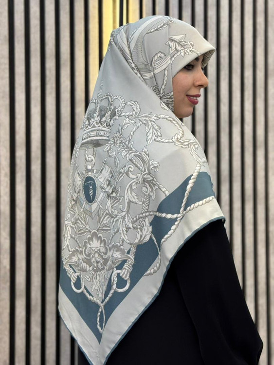 روسری ابریشم توییل وارداتی طرح تاج و زنجیر رنگ طوسی کد 002