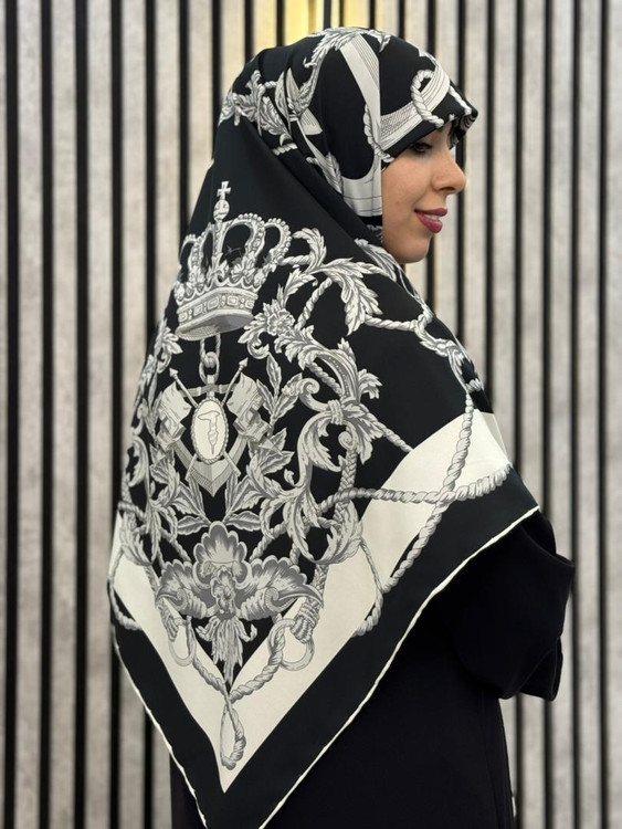 روسری ابریشم توییل وارداتی طرح تاج و زنجیر رنگ مشکی کد 001