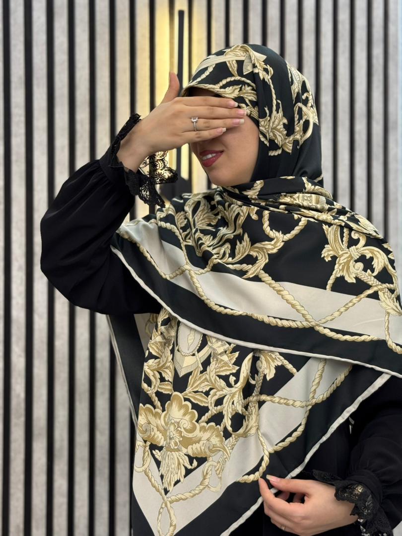 روسری ابریشم توییل وارداتی طرح تاج و زنجیر رنگ مشکی  کد002