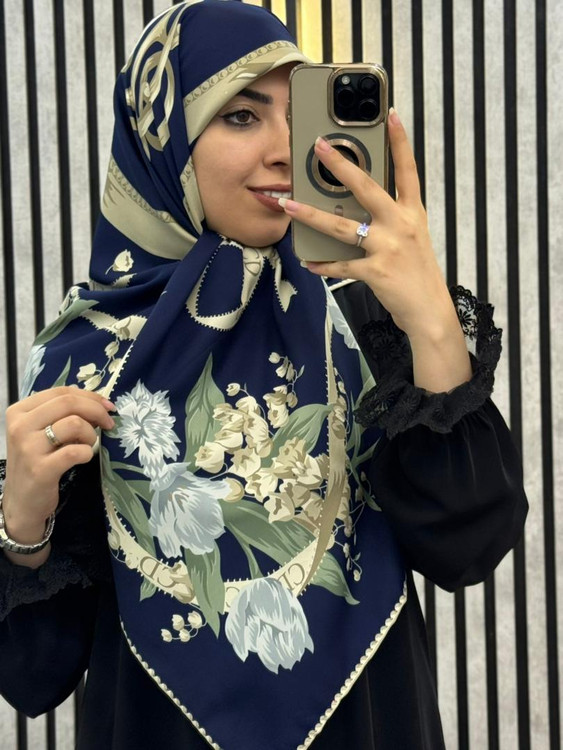 روسری ابریشم توییل وارداتی CD رنگ سورمه ای