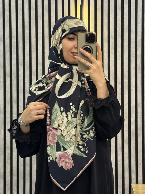 روسری ابریشم توییل وارداتی CD رنگ سورمه ای تیره