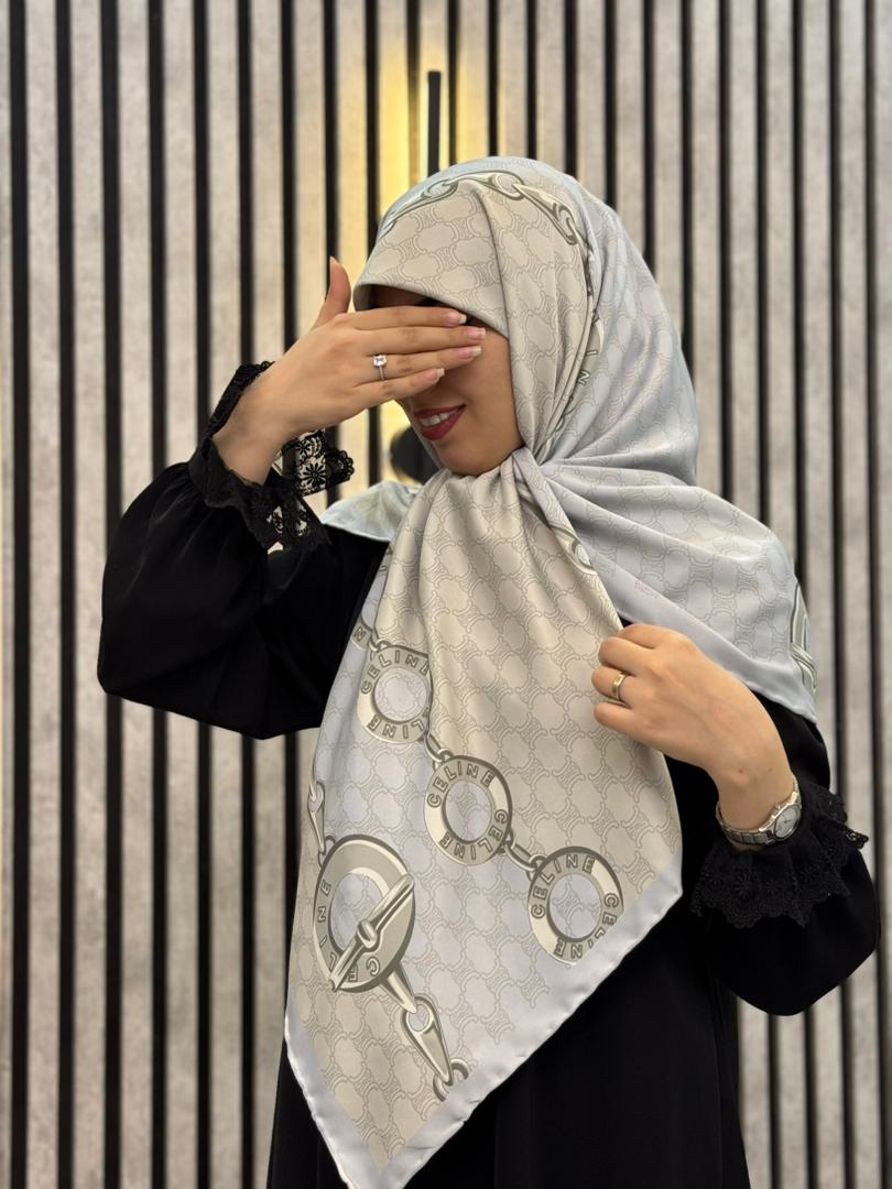 روسری ابریشم توییل وارداتی طرح  زنجیز رنگ طوسی آبی