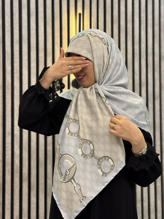 روسری ابریشم توییل وارداتی طرح زنجیز رنگ طوسی آبی