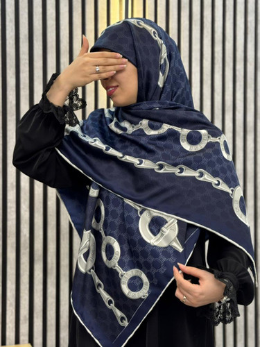 روسری ابریشم توییل وارداتی طرح  زنجیز رنگ سورمه ای کد 001