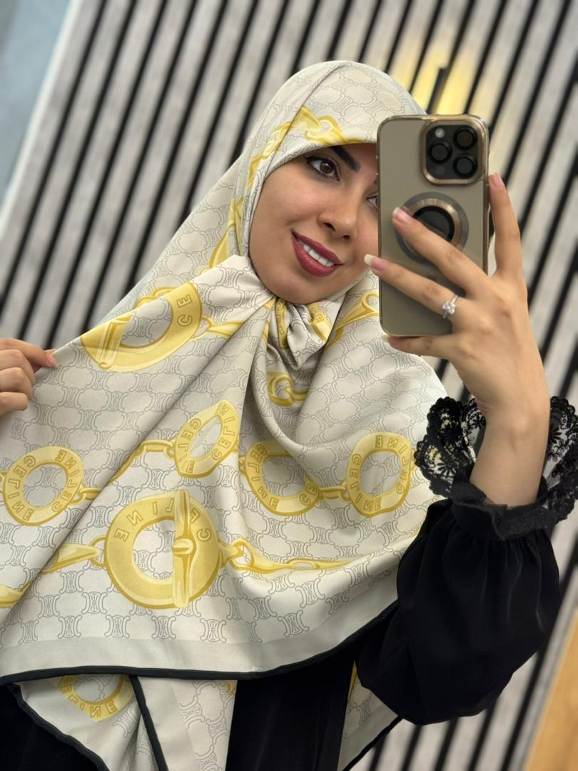 روسری ابریشم توییل وارداتی طرح  زنجیر رنگ کرم شیری