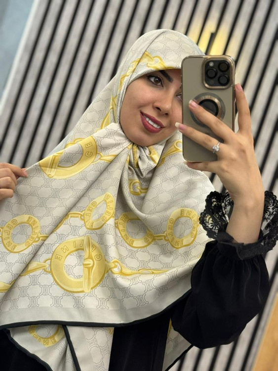 روسری ابریشم توییل وارداتی طرح زنجیر رنگ کرم شیری