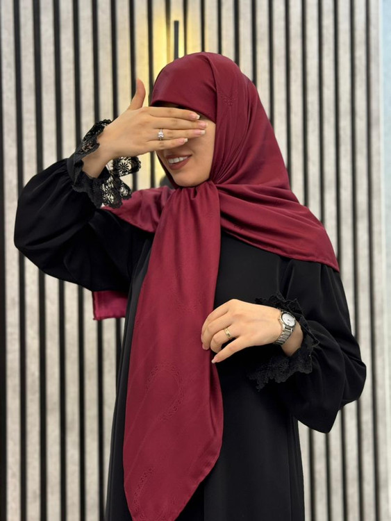 روسری ابریشم ژاکارد دوردست دوز وارداتی رنگ زرشکی