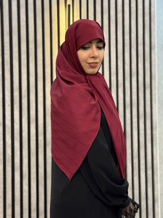 روسری ابریشم ژاکارد دوردست دوز وارداتی رنگ زرشکی