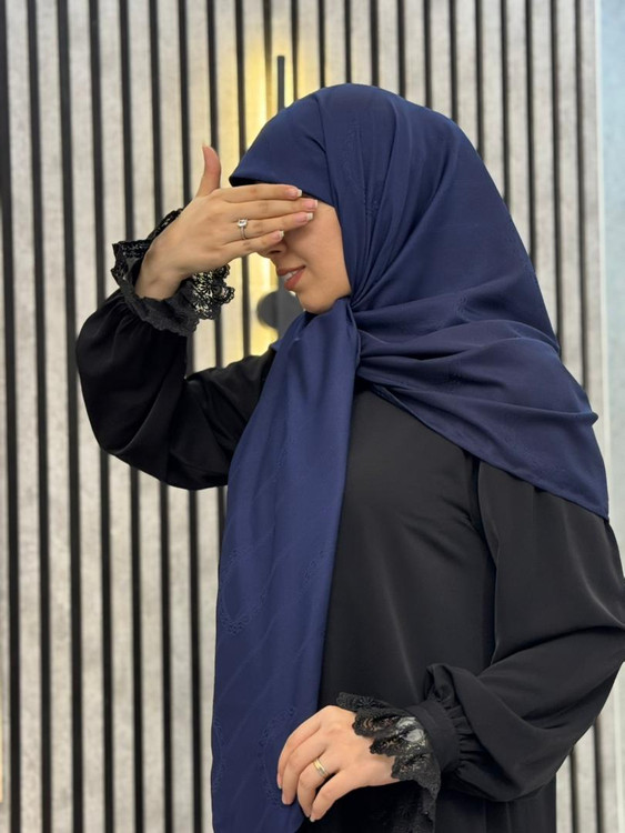 روسری ابریشم ژاکارد دوردست دوز وارداتی رنگ سورمه ای