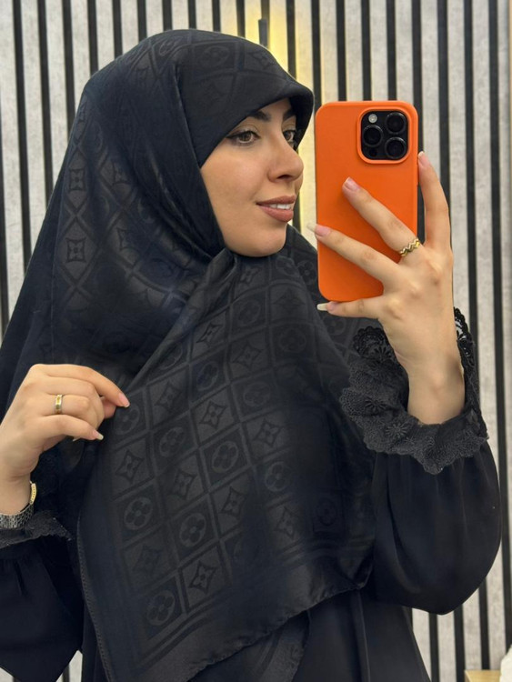 روسری ژاکارد نخ رنگ مشکی قواره 120 طرح 06