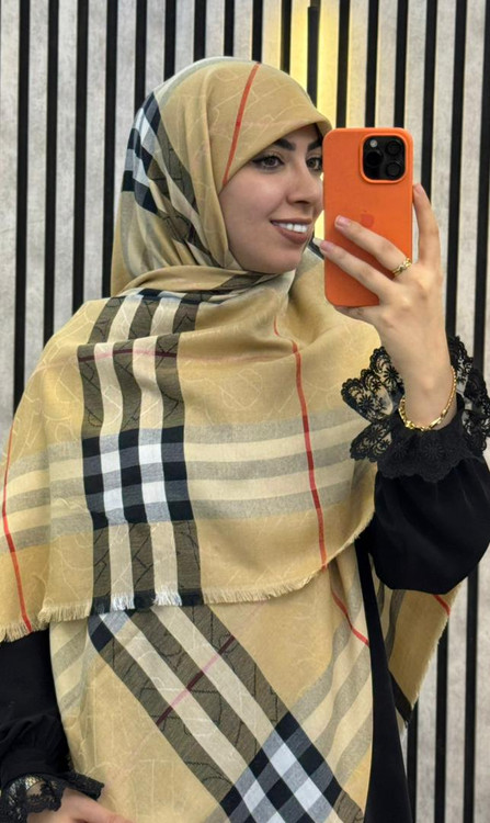 روسری کشمیر پاییزه وارداتی طرح باربری دور ریش رنگ کرم با جنس اورجینال