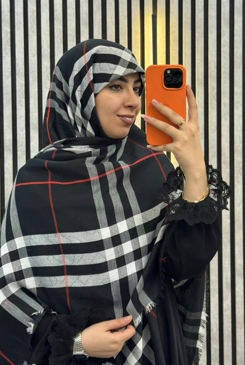 روسری کشمیر پاییزه وارداتی طرح باربری دور ریش رنگ مشکی جنس اورجینال