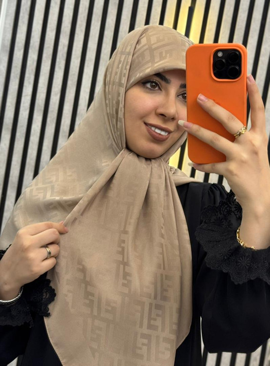 روسری ابریشم ژاکارد طرح فندی رنگ موکا