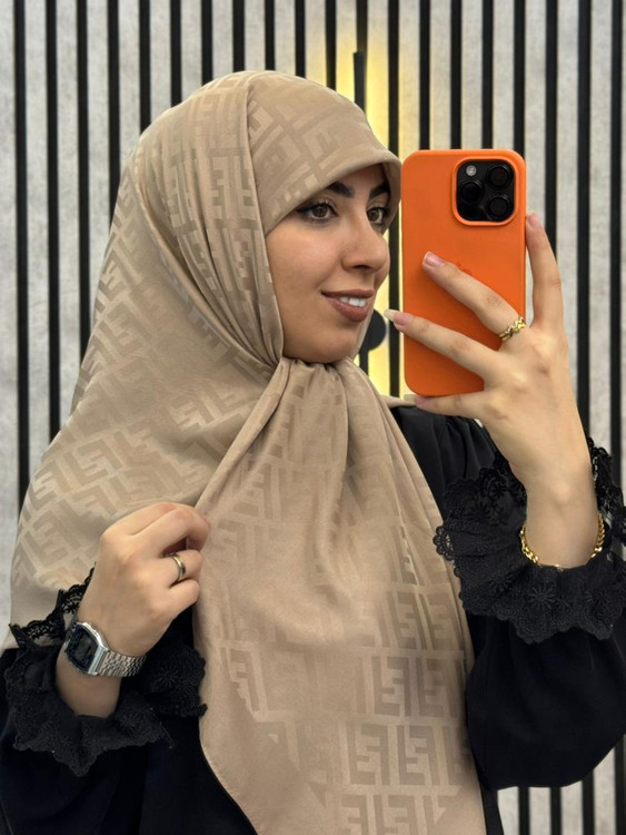 روسری ابریشم ژاکارد طرح فندی رنگ موکا