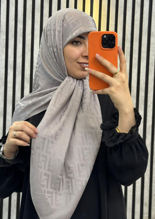 روسری ابریشم ژاکارد طرح فندی رنگ طوسی