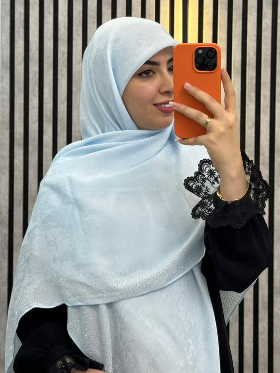 روسری وال اسلپ پتینه نگینی طرح چنل (شنل) رنگ آبی پاستیلی