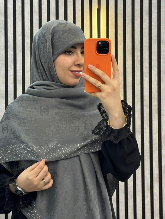 روسری وال اسلپ پتینه نگینی طرح چنل (شنل) رنگ طوسی تیره