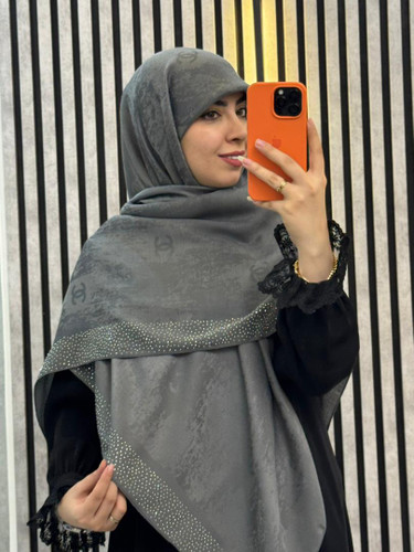 روسری وال اسلپ پتینه نگینی طرح چنل (شنل) رنگ طوسی تیره