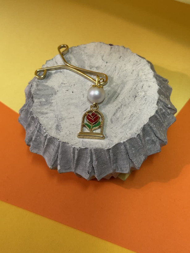 گیره روسری آویز دار طرح گل