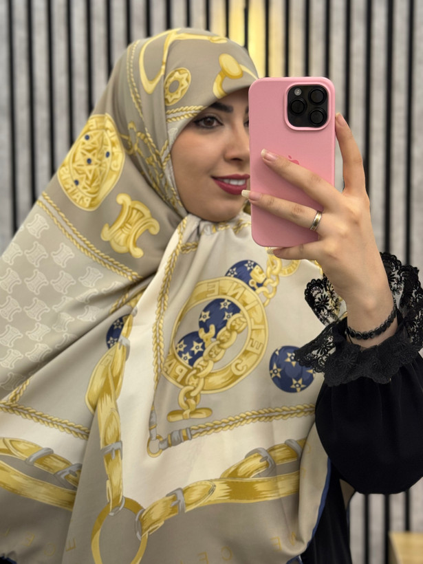 روسری ابریشم توییل قواره۱۴۰ رنگ کرم نسکافه ای کالکشن عیدانه