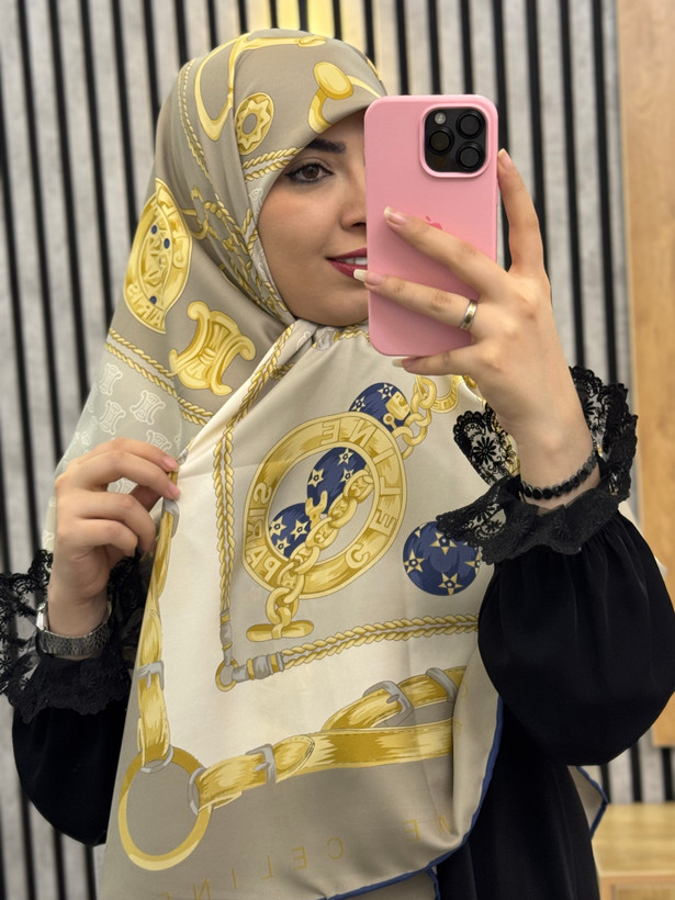 روسری ابریشم توییل قواره۱۴۰ رنگ کرم نسکافه ای کالکشن عیدانه