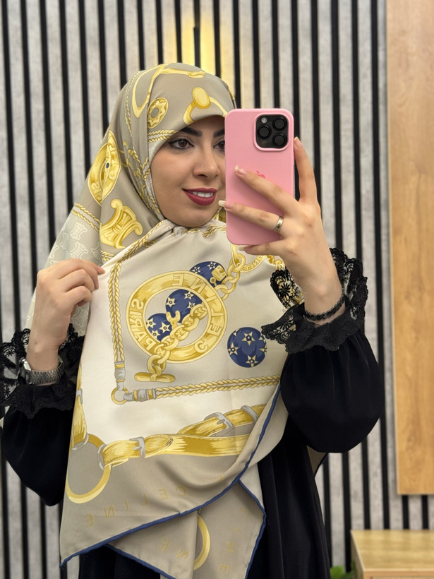 روسری ابریشم توییل قواره۱۴۰ رنگ کرم نسکافه ای کالکشن عیدانه