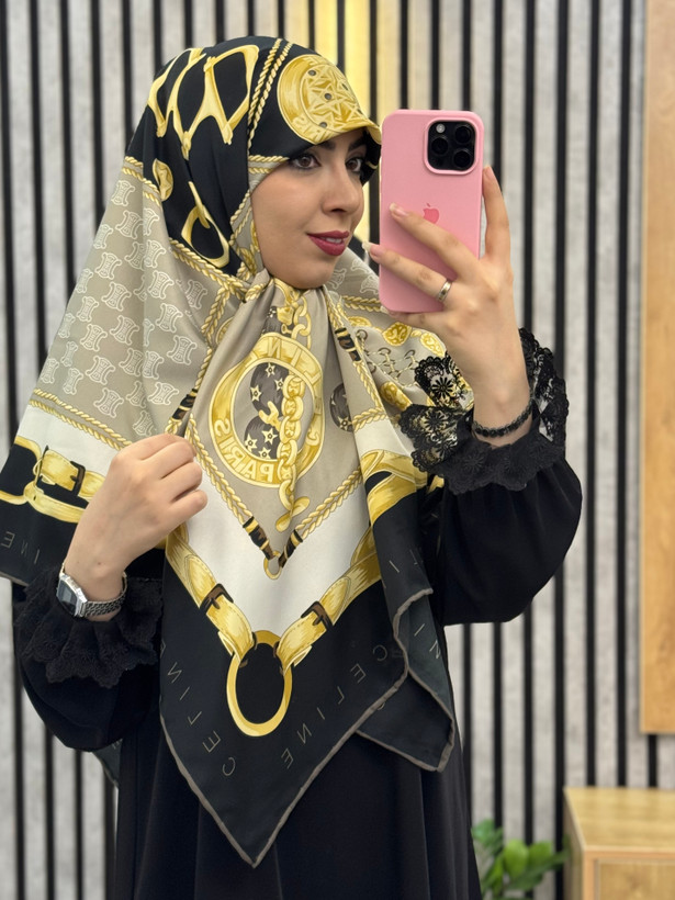 روسری ابریشم توییل قواره۱۴۰ رنگ مشکی طلایی کالکشن عیدانه