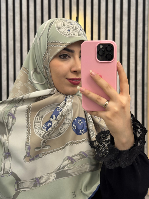 روسری ابریشم توییل قواره۱۴۰ رنگ سبزپاستیلی کرم کالکشن عیدانه